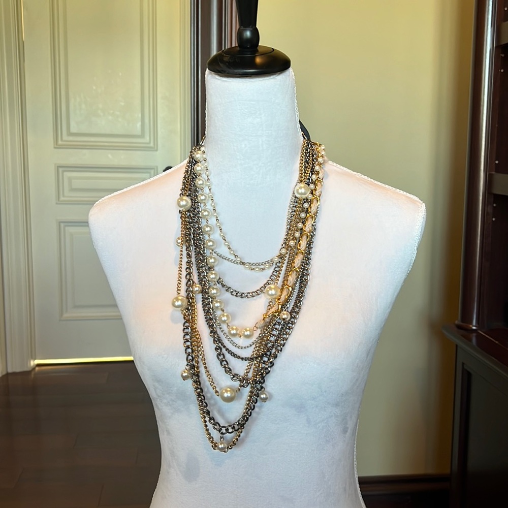Multi hue necklace.